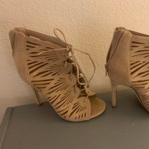 Aldo Lace up Gladiator Sandal Heels tan Size 5